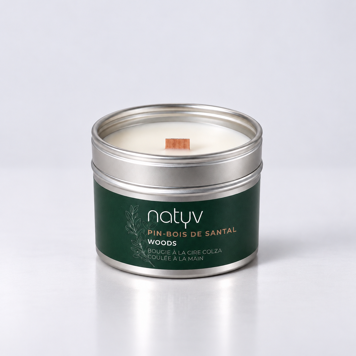Petite bougie Woods Natyv aux notes de pin et de bois de santal